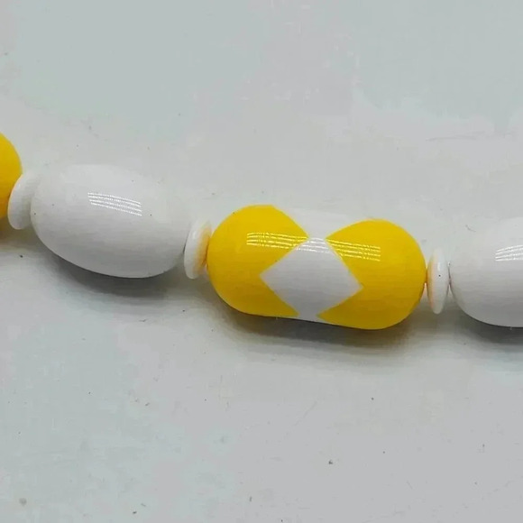 Avon 1987 Sunsations Choker Necklace Earrings Yellow Beads Interlocking Design - Picture 5 of 7